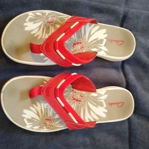 Clark's size 9 flip flops